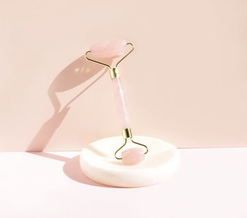 The Rose Quartz De-Puffing Face Roller With Certificate
