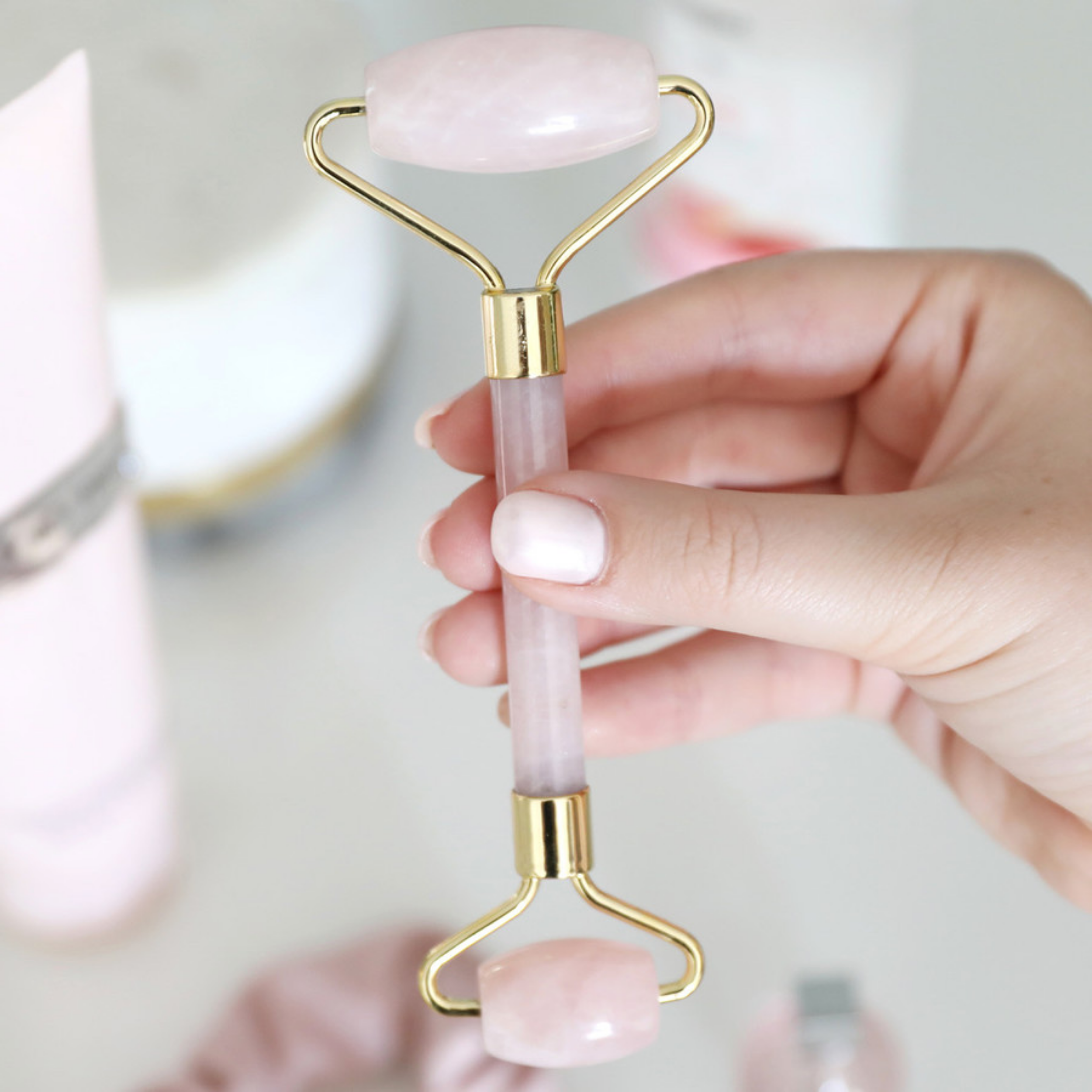 The Rose Quartz De-Puffing Face Roller With Certificate